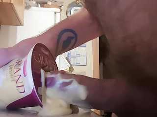 Gapende Yogurt Cum